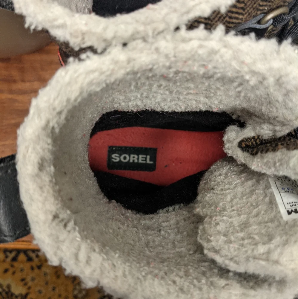 Sorel Tivoli brown black waterproof winter boots Size 6.5